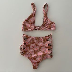 Acacia Mahalo Capsule Spain Top & Queens Bottom